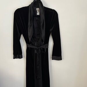 In Bloom Black Velvet Robe